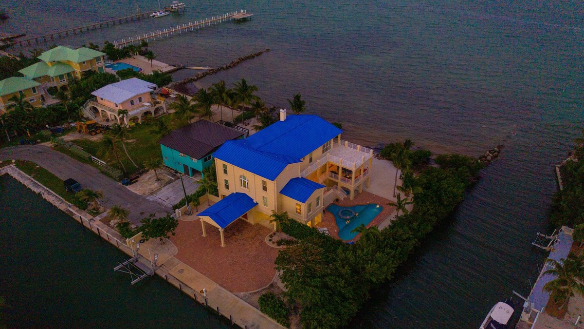 Summerland Key House | Luxury 4 bedroom 4 bath home over looking the Atlantic