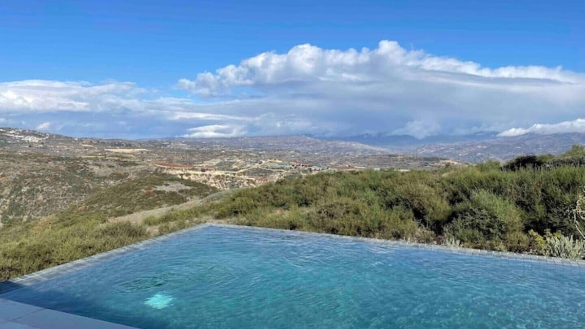 Tsada Villa | Luxury 4-bedroom villa with infinity pool