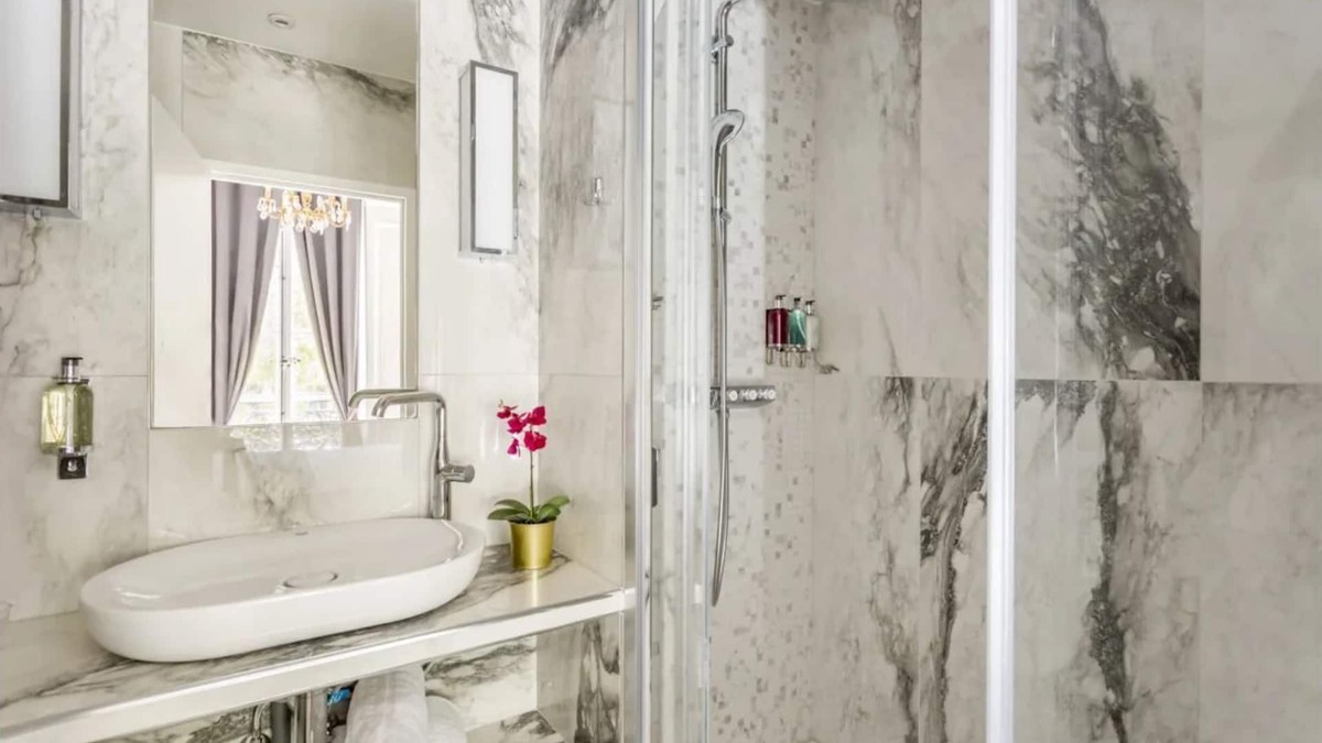 Bercy Apartment | Luxury 4 br and 4 bath with a/c