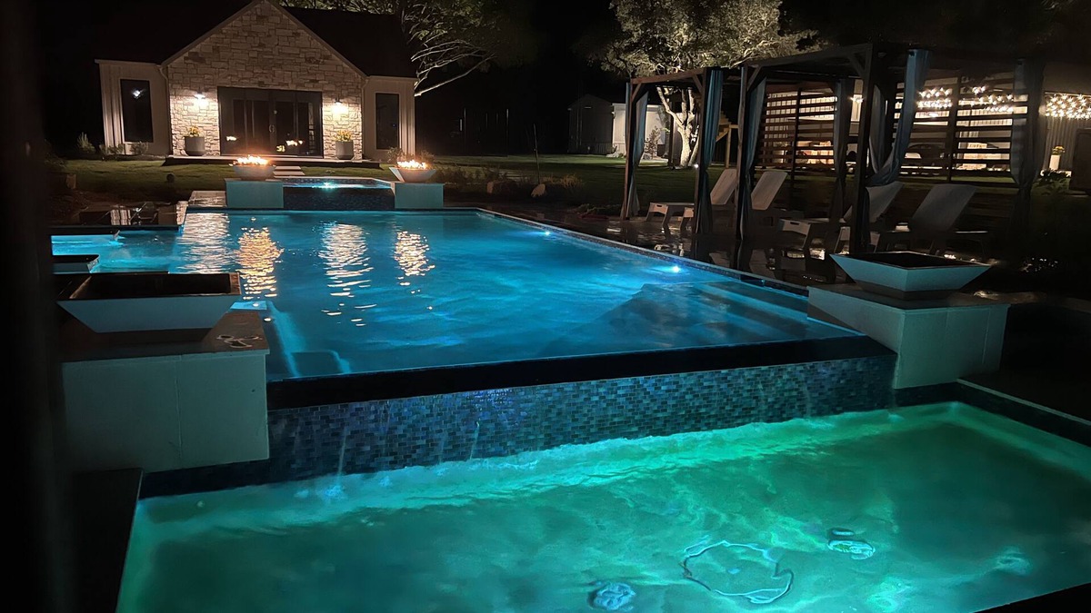 Burton Bed & Breakfast | Luxury 4 BR Stay on stunning farm near Round Top