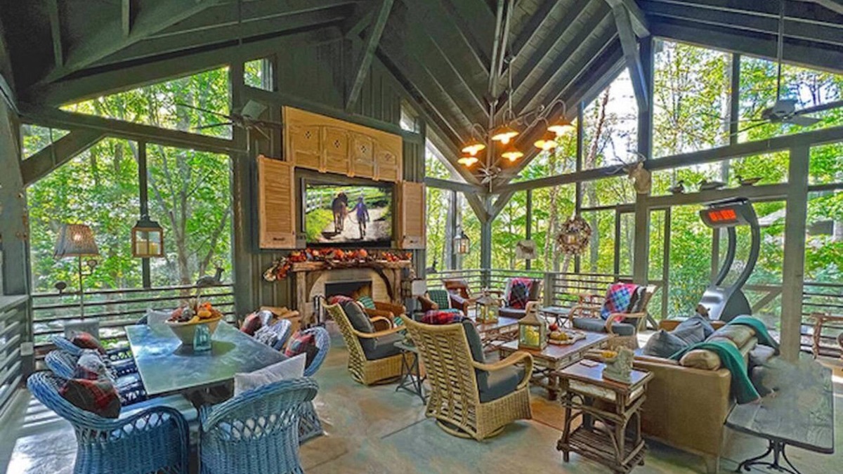 Asheville House | LUXURY 4 Kng Bdrm, 4.5 Bth, Gourmet Kitchen, Pavilion; TV, Fire Place, Heaters