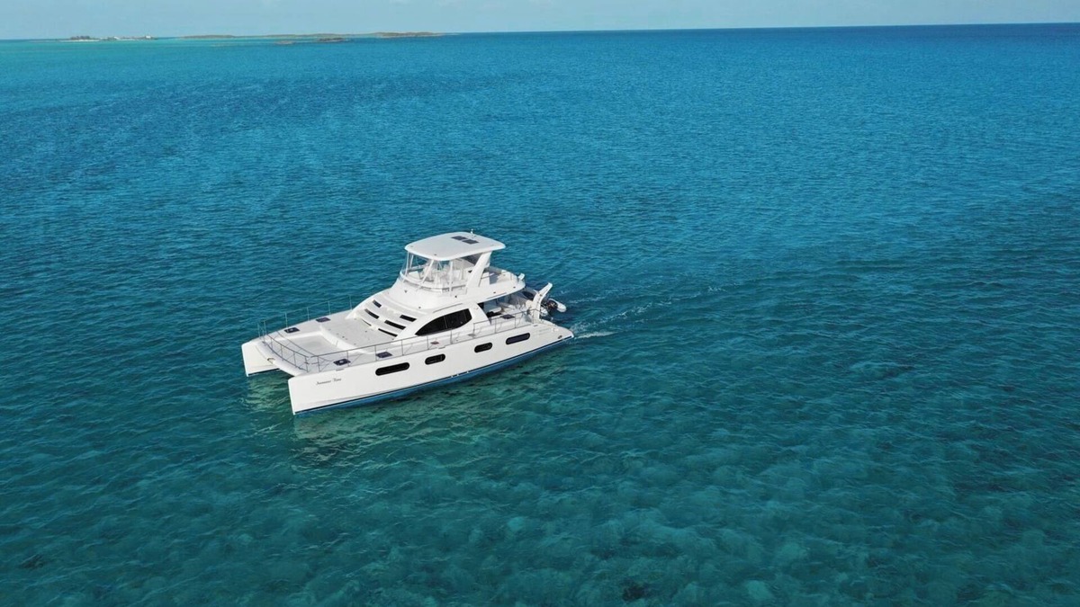 Old Fort Bay Boat Rental | Luxury 47’ Leopard Power Catamaran - Bahamas