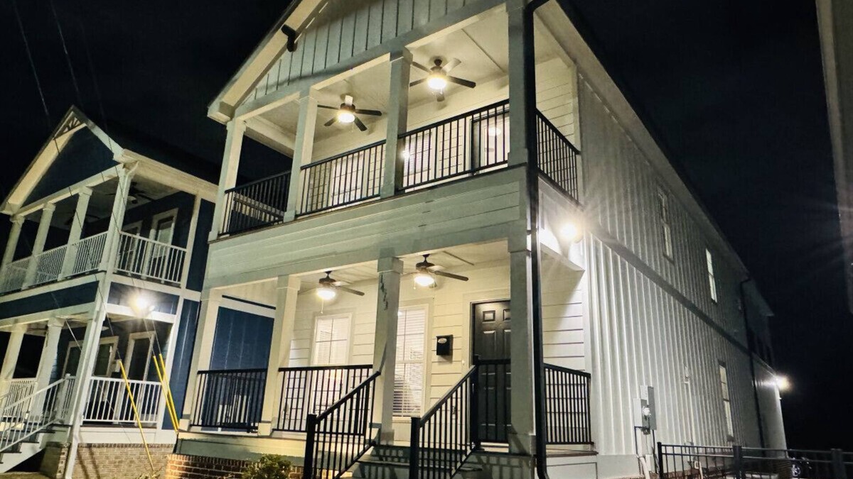 Augusta House | Luxury 4B/4.5b Home, EV Charger, deck by MCG #2