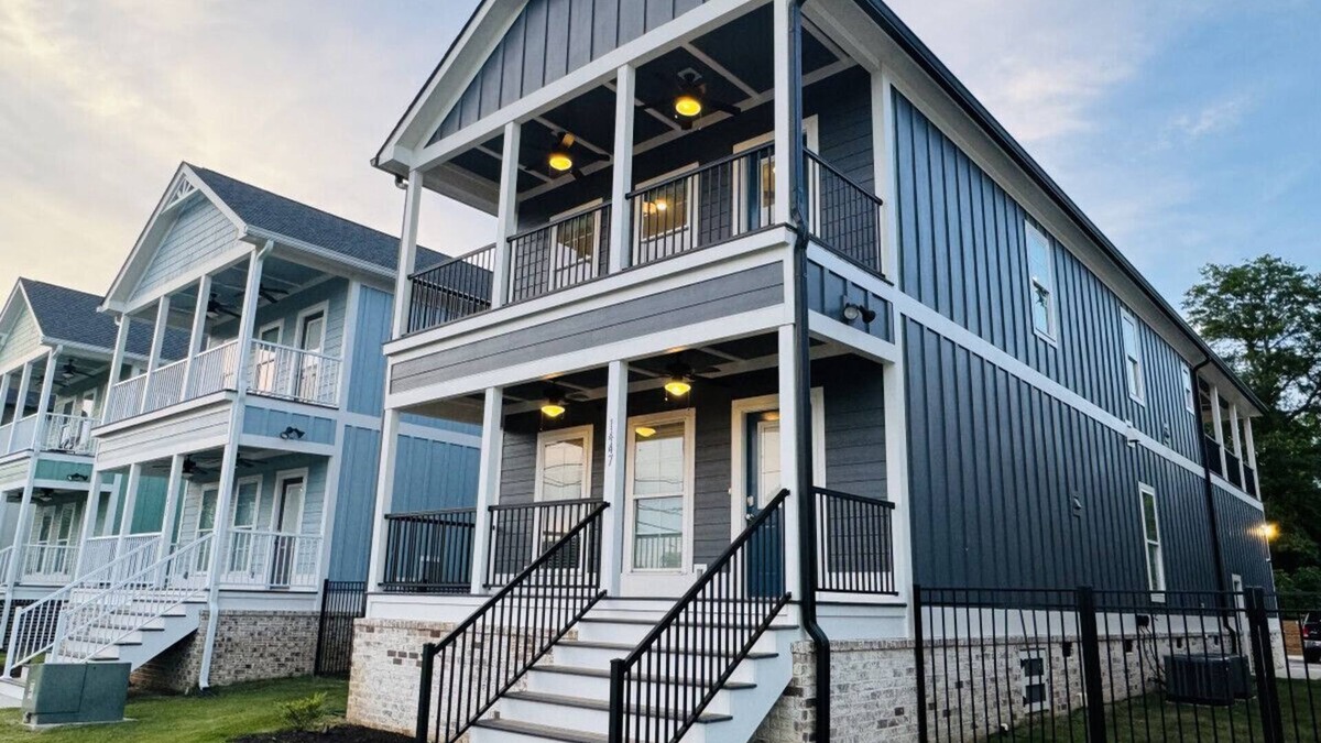 Augusta House | Luxury 4B/4.5b Home, EV Charger, deck by MCG #9