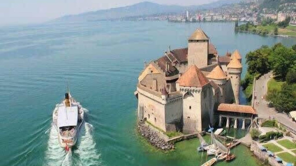 Montreux City Centre Apartment | Luxury 4BD Apartment in Montreux Center&Lake