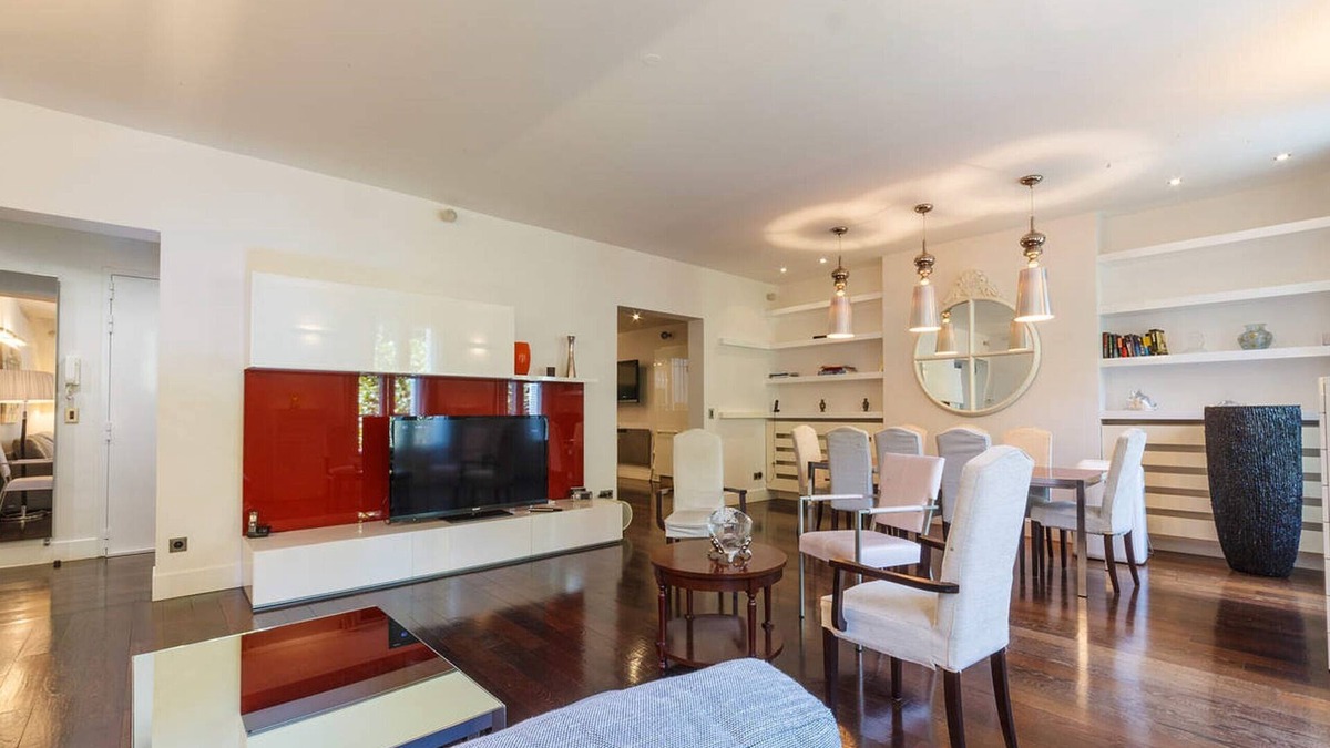 8th Arrondissement Apartment | Luxury 4bds/1900sqft with A/C close to Champs Elysees