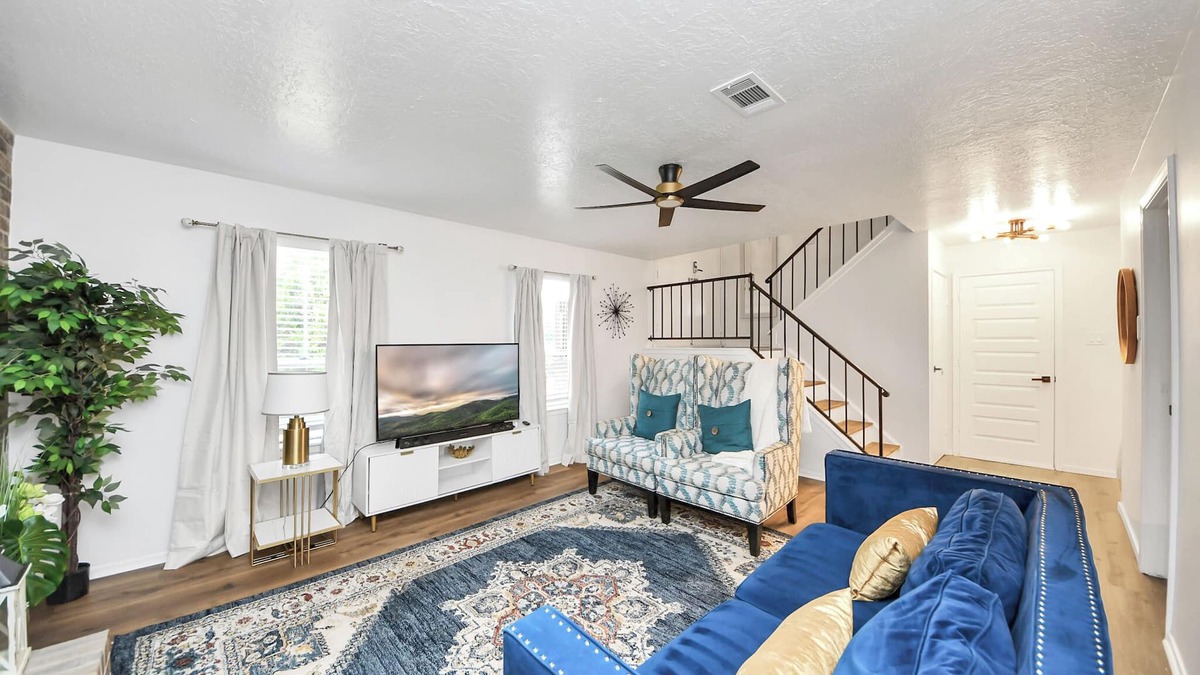 Barker House | Luxury 4BR/2.5BA Katy Home Sleeps 10 + Game Room + Yard