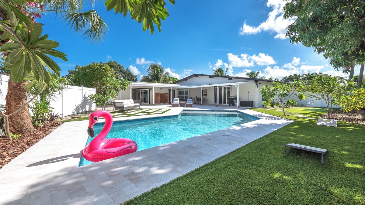 Lake Clarke Shores House | Luxury 4BR/2BA Heated Pool Oasis - Mini Golf