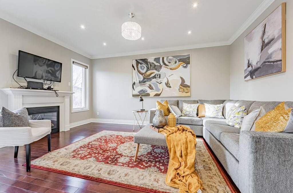 Hurontario Villa | Luxury 4BR-3.5Bath House 3000 SQFT