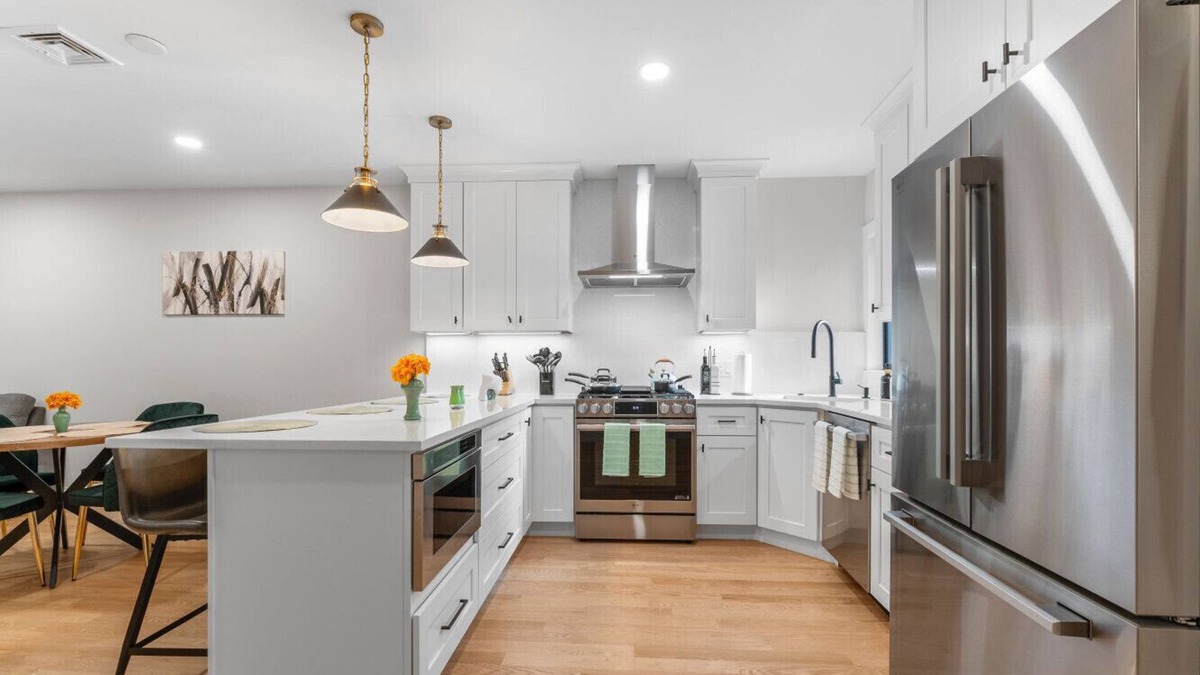 Thompson Square - Bunker Hill Apartment | Luxury 4BR | Charlestown