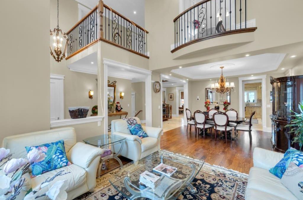 York House | Luxury 4BR - Pool Table - 10 min to Yorkdale Mall