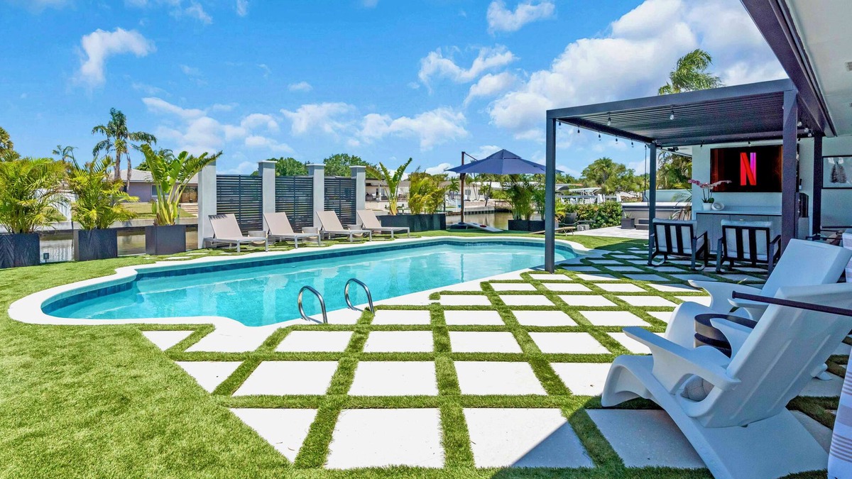 Dana Shores House | LUXURY 4BR Private Pool & Hot Tub, Dock, Bay Access! Sleeps 10- Games & Scooters