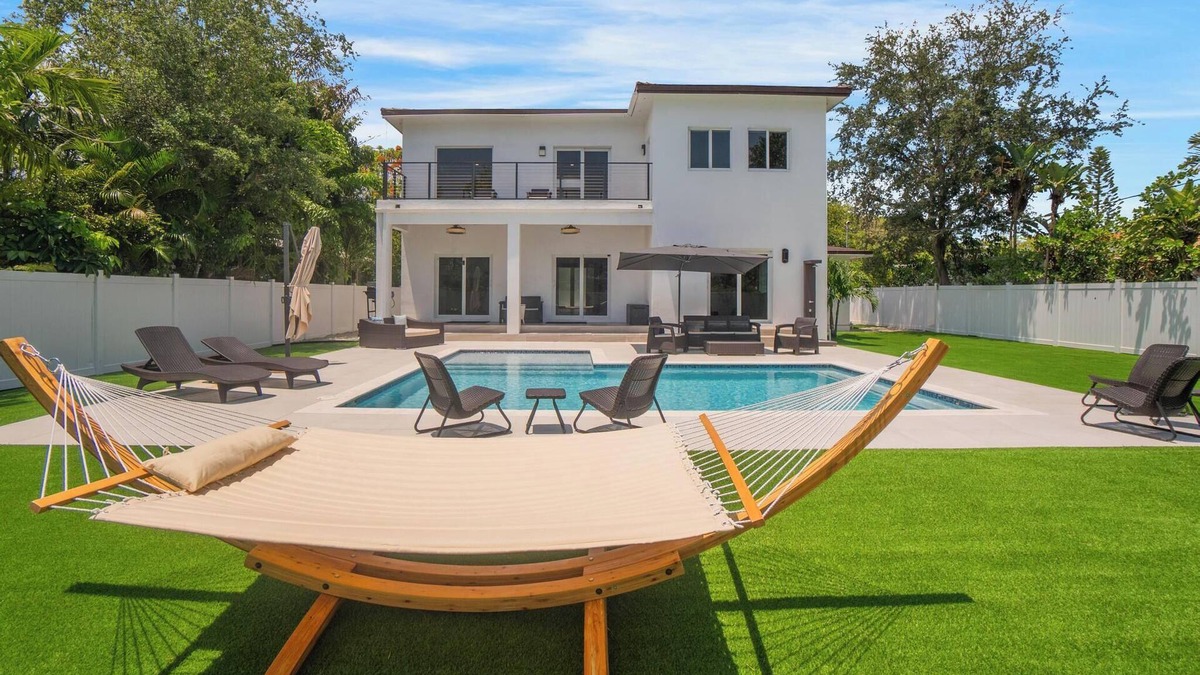 Biscayne Park House | Luxury 4BR Retreat w/Heated Pool + Free Car Rental – Near Miami & Beaches