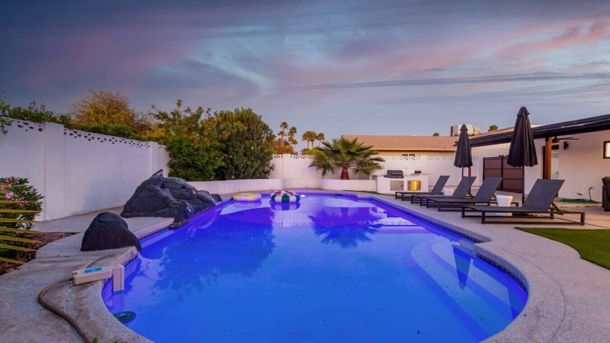 Paradise Valley Village House | Luxury 4BR Retreat | Heated Pool, Mini Golf & BBQ