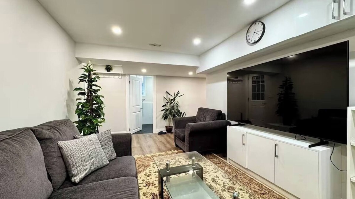 Ajax House | Luxury 4BR Villa