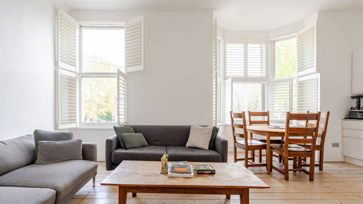 Forest Gate House | Luxury 5 Bed House in central London. 11 mins to Zone 1: 18 mins to Oxford St W1