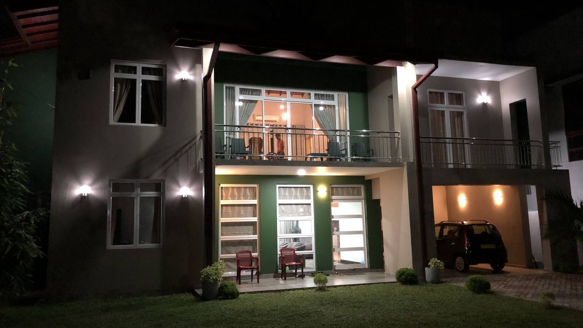 Raddolugama House | Luxury 5 Bedroom Holiday Home near Katunayake Air port