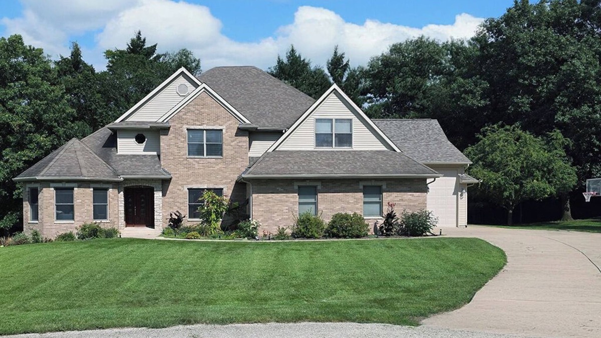Geneseo House | Luxury 5 BR home on private wooded lot near QC, w/hot tub, rec & fitness room