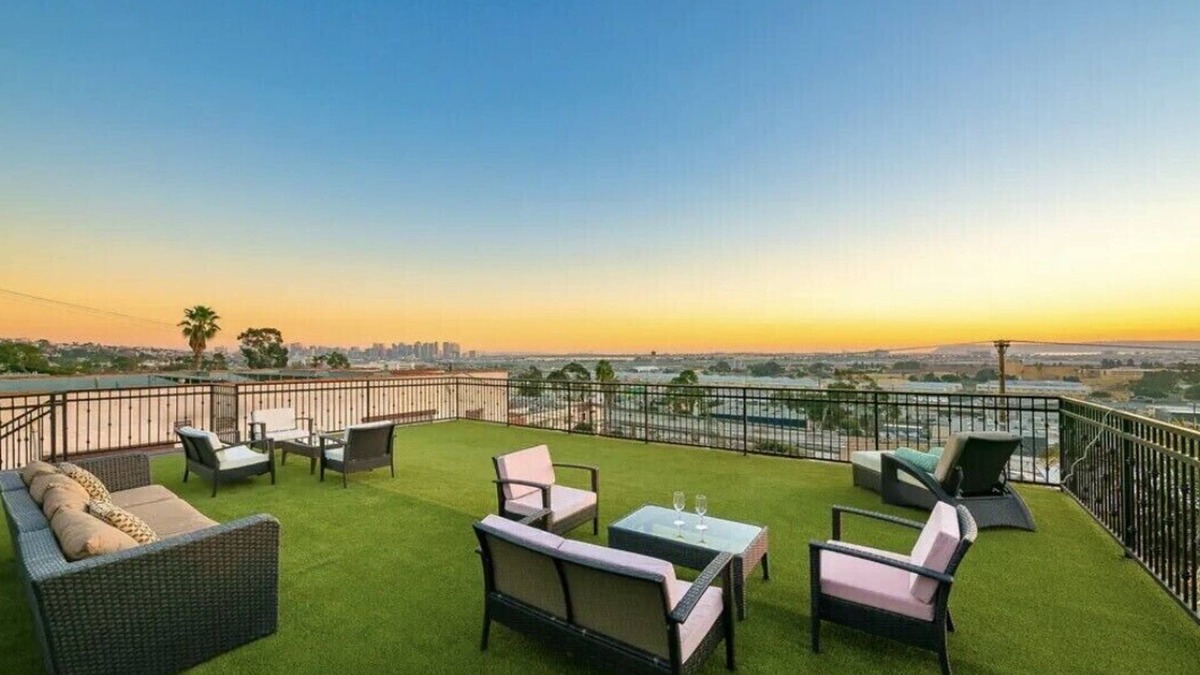 Mission Hills House | Luxury 5BD/4BA Mission Hills/Stunning Rooftop + Skyline Views