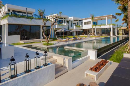 Babakan Villa | Luxury 5BR Canggu Villa with Private Pool, Rice Fields View & Beach Nearby - The Palm House