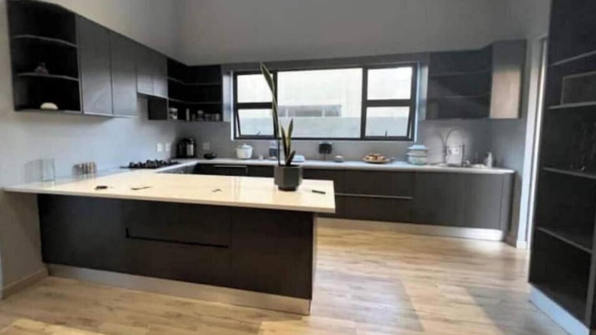 Windhoek House | Luxury 5BR Retreat in Omeya
