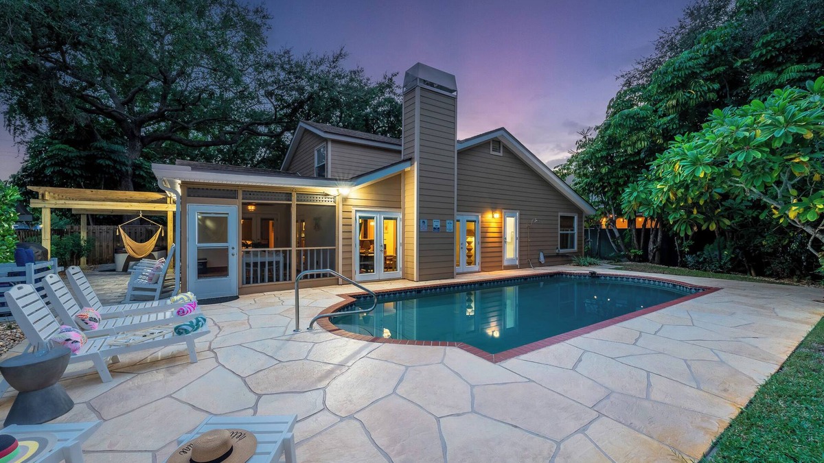 West Bradenton House | Luxury 5BR w/Pool, Spa & Game Room near AMI