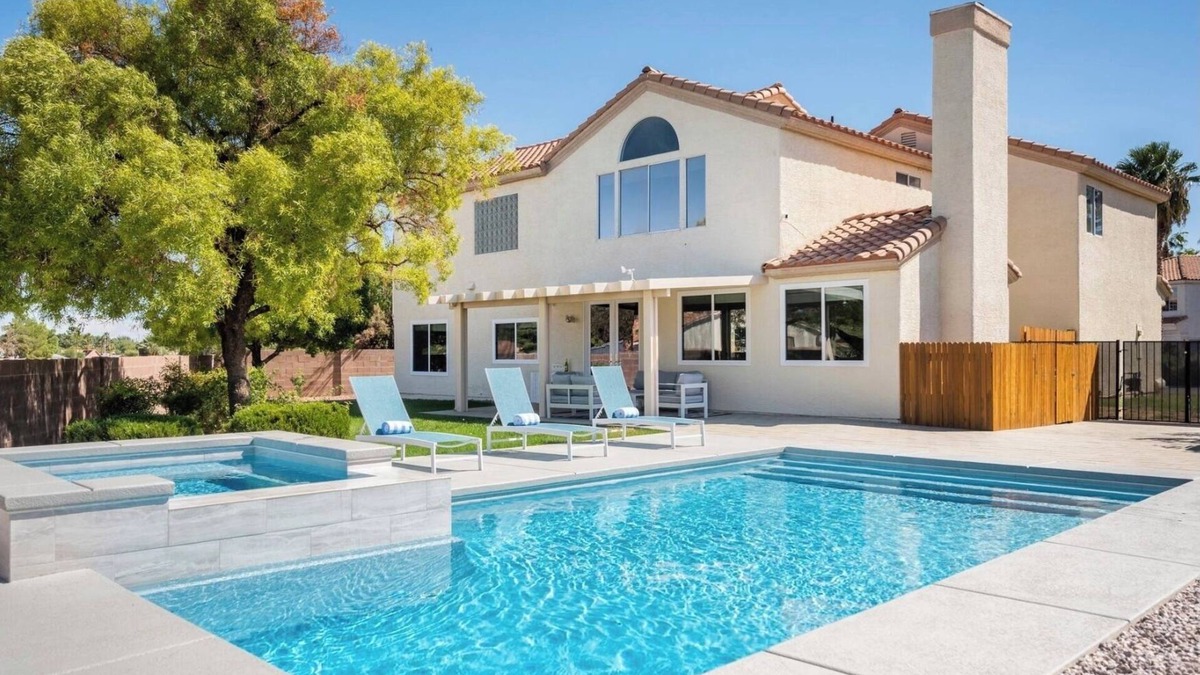 Paradise House | Luxury 5BR4BA House with Pool & Spa close to Vegas Strip