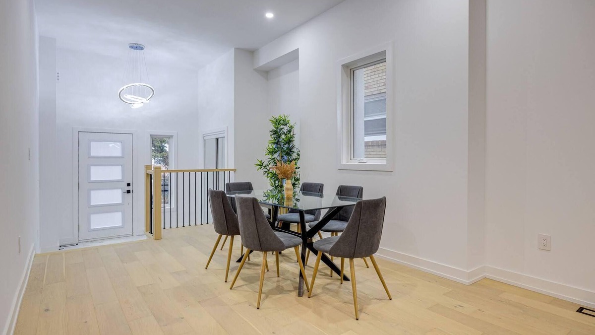 Mimico House | Luxury 6 BDRM Entire Home in Lakeshore Toronto