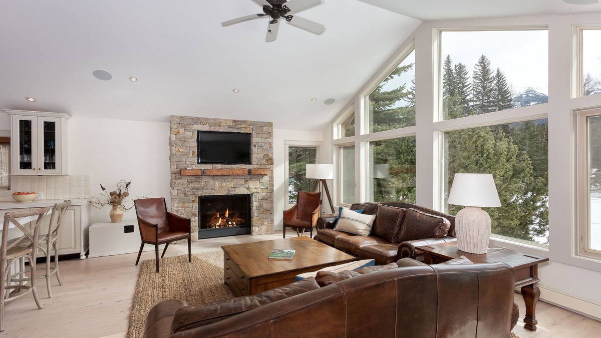 Nicklaus North House | Luxury 6 Bed Chalet on the Golf Course!