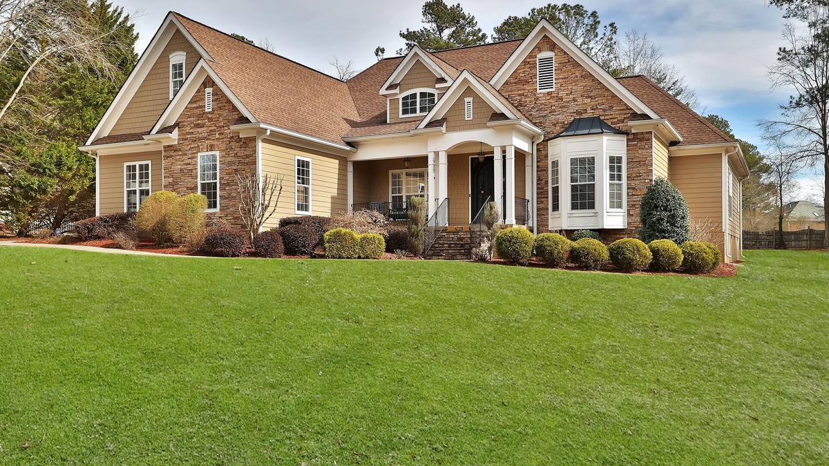 Fayetteville House | Luxury 6 bedroom pool, jacuzzi, theater room, game room