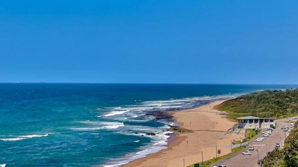 Westbrook House | Luxury 6 sleeper: nature’s symphony of ocean, beach, 180degrees views & dolphins