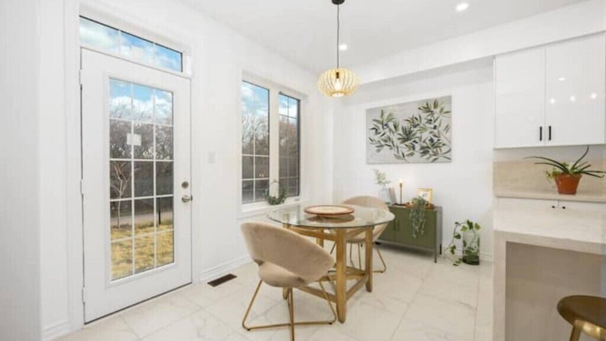 Whitby House | Luxury 6BR House in Whitby