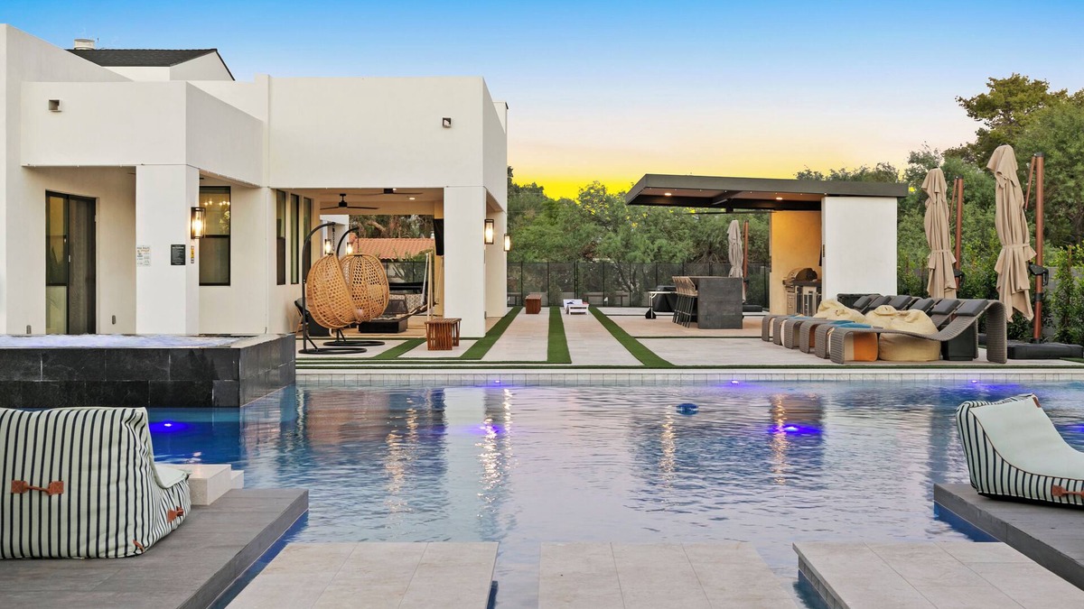 Central Scottsdale House | Luxury 6BR Villa w/Pickleball Court & Heated Spa!