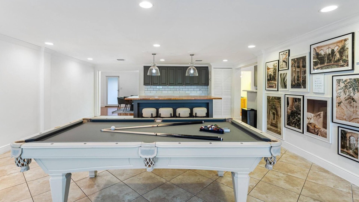 El Portal House | Luxury 6BR Villa w/Private Pool, Billiards, Volleyball & More