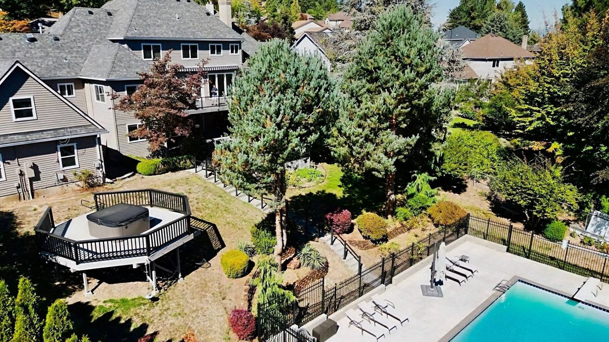 Gresham Villa | Luxury 7-Bedroom Villa with Pool, Hot Tub, Sauna, Gym, Pool Table
