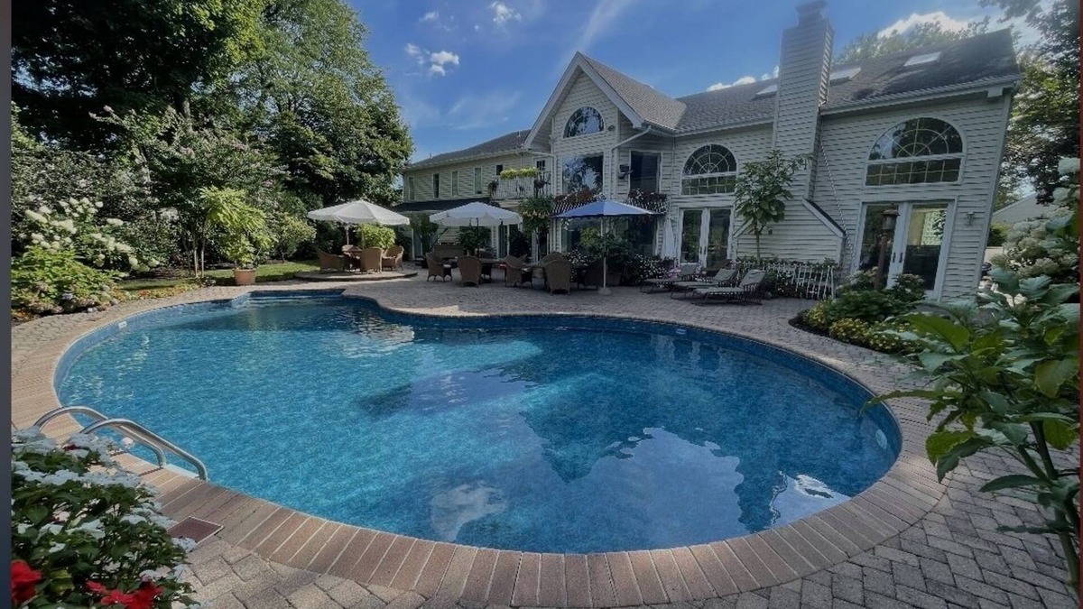 Malverne House | Luxury 7100 Sqft Home close to Manhattan, Renowned Hamptons and Beaches