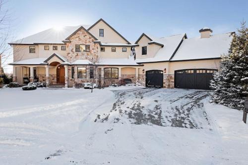 Plymouth House | Luxury 7400 sq.ft Stunning Home Theater/Sleeps 18+