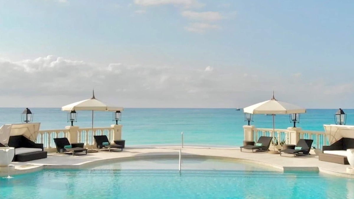 Old Fort Bay Villa | Luxury 7BR Fully-Staffed Oceanfront Property in Nassau - Perfect Getaway!