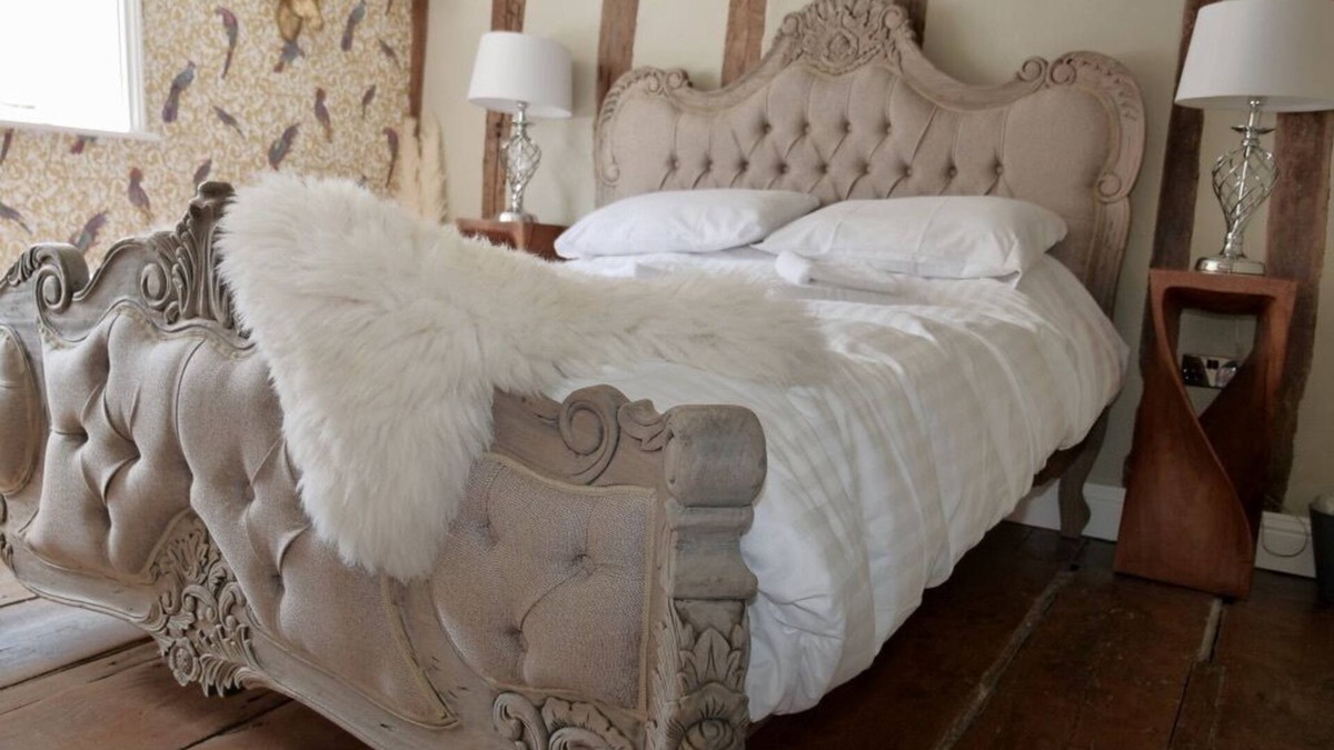 Saffron Walden Cabin | Luxury 8 Bed Manor House Hot Tub Cinema Room SkyTV