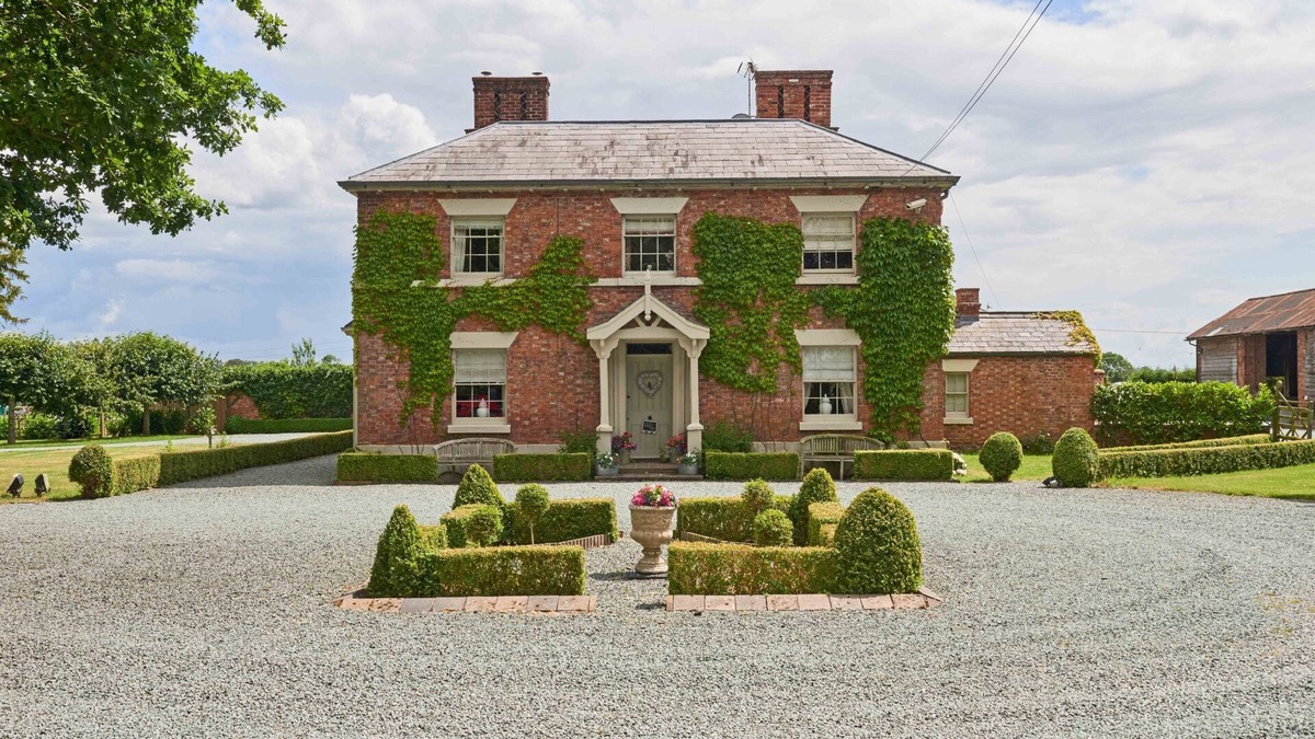 Horseman's Green House | Luxury 8 bedroom manor sleeping 23 guests