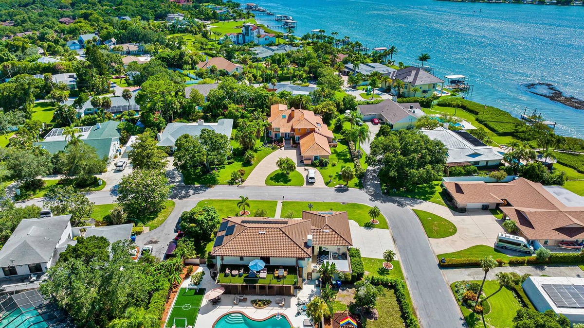Anona Villa | Luxury 8-BR Villa w/Pool & Soccer - 20 Guests!