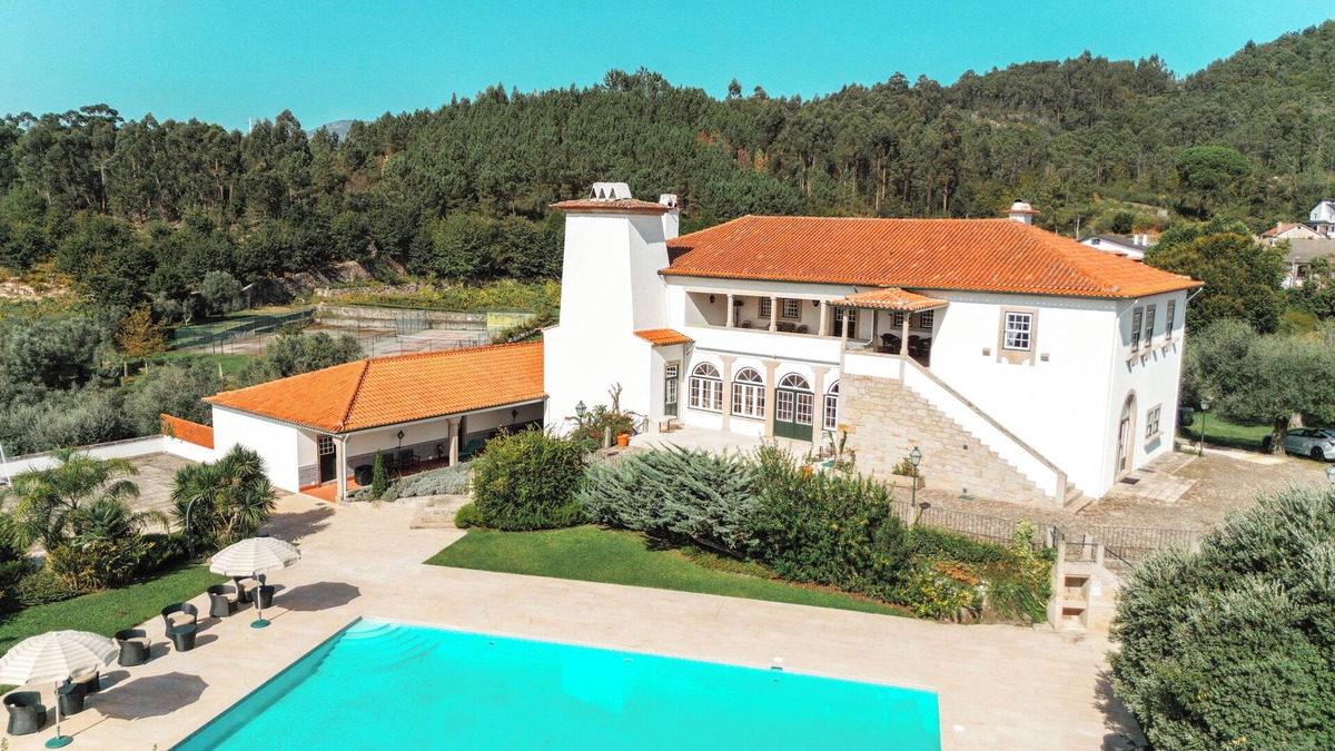 Ponte de Lima House | Luxury 9 bedrooms villa