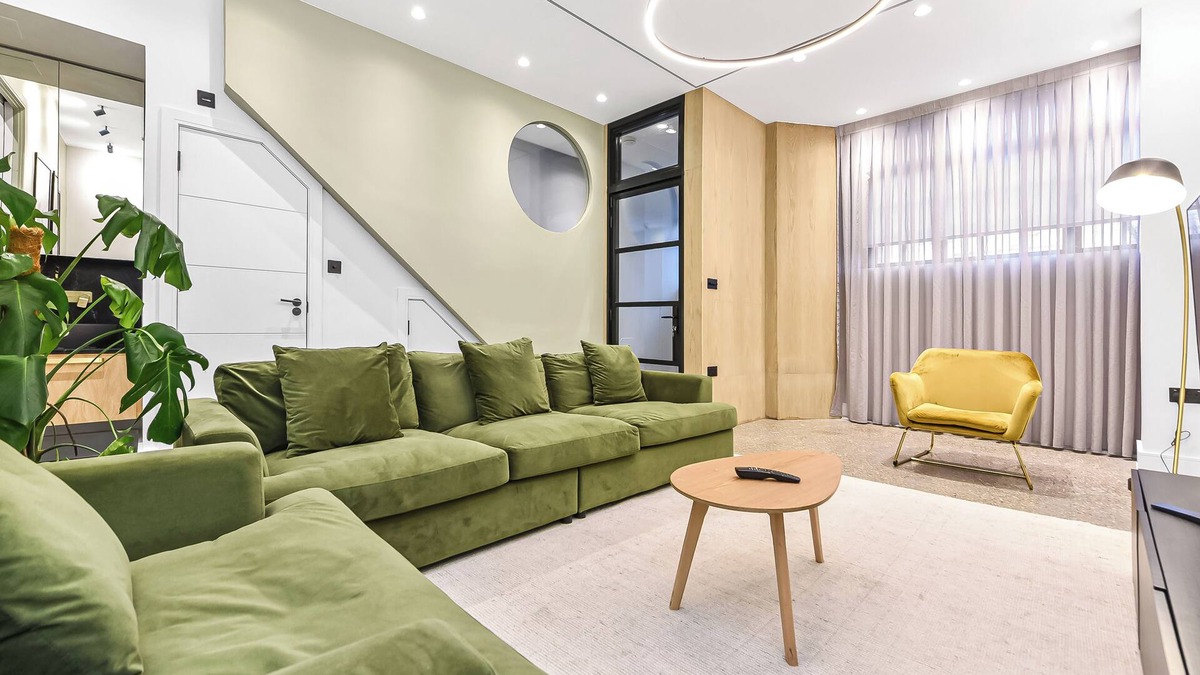 Seven Sisters House | Luxury Abode: 5-Bed Haven Ideal for Big Groups!