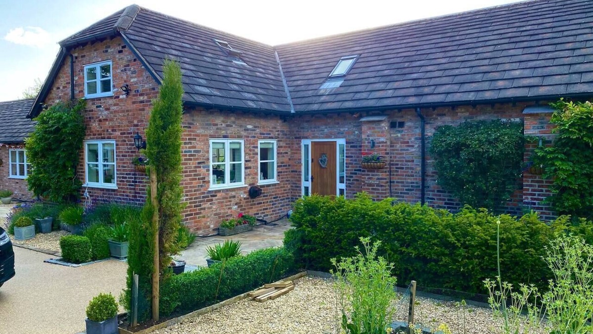 Macclesfield House | Luxury Accom with Pool Henbury Macclesfield
