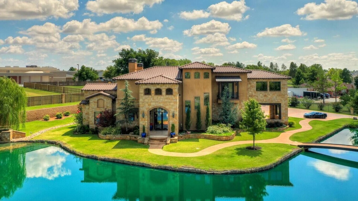 Norman House | Luxury Accommodations in one of Normans Premier Estates Great for Family's/ pets