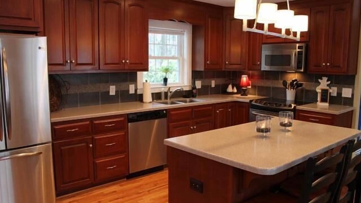Jonesville House | Luxury Accommodations in Yadkin Valley Wine Country, Elkin, NC