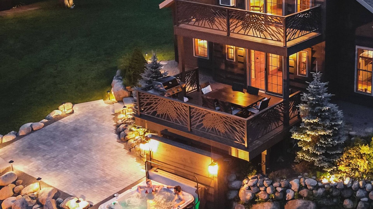 Remsen House | Luxury Adirondack 14ft Water Wheel Cabin with Lake Access & HOT TUB