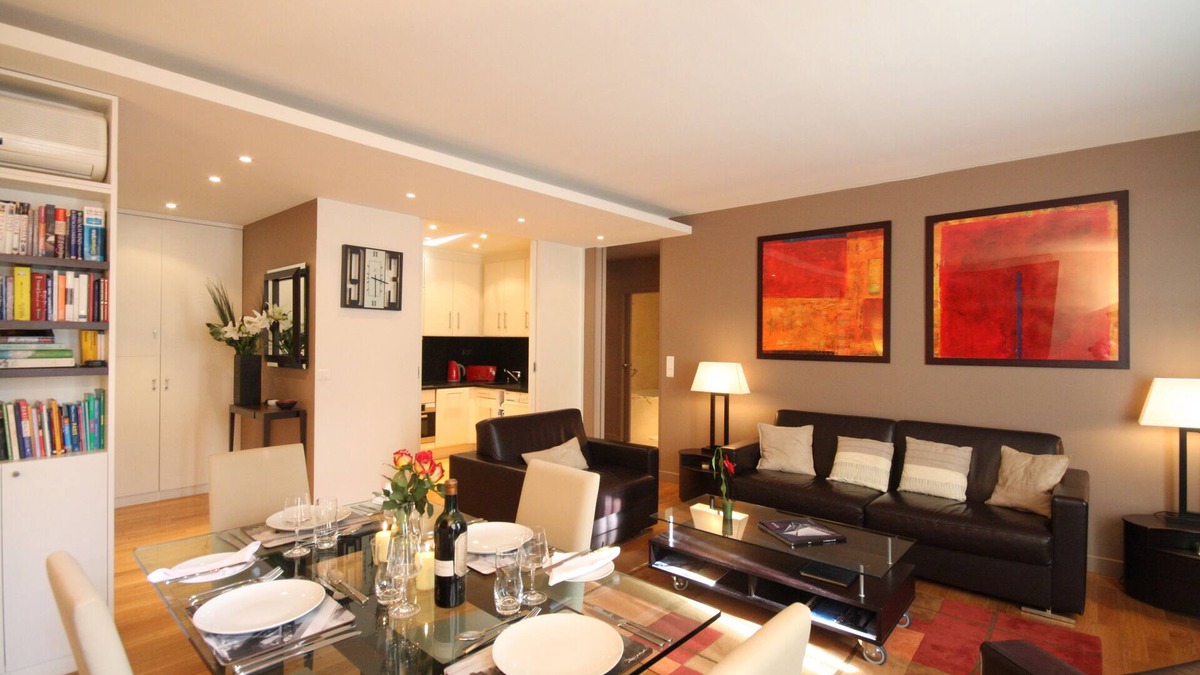 Palais-Royal Apartment | Luxury Air Con 2 bedrm 2.5 baths near new in the heart of Paris near Louvre