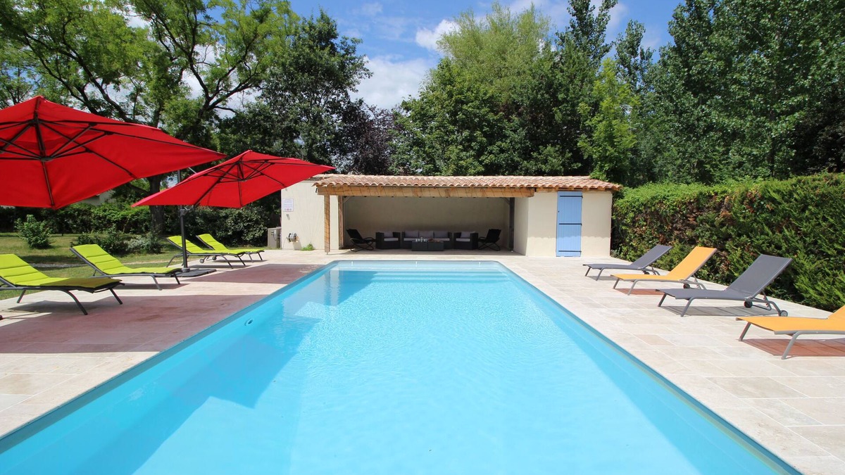 Serres-et-Montguyard House | Luxury Air Conditioned + Heated Pool 4 bed 4 bath Village House in the Dordogne