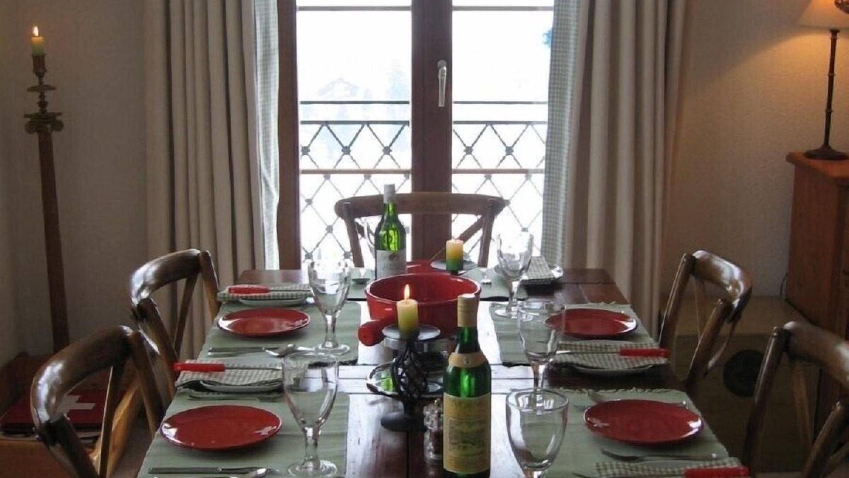 Chateau-d'Oex Apartment | Luxury alpine apartment with warm indoor pool, sauna & fitness room